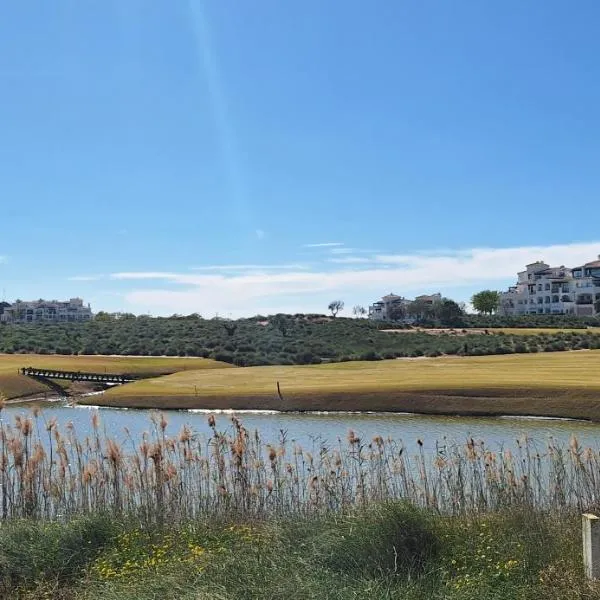 Vista al golf y piscina, hotel en Sucina