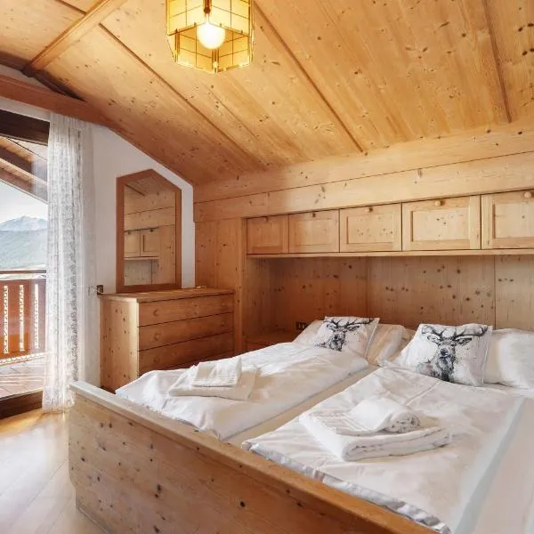 Apartment Holzsuite, hotelli kohteessa Fondo