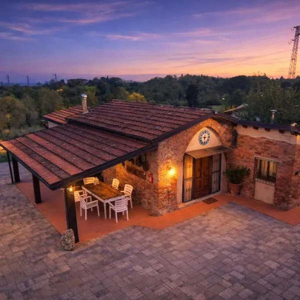 Il Casale di Lucullo-Holiday Home with Pool and Spa-: Lucignano'da bir otel