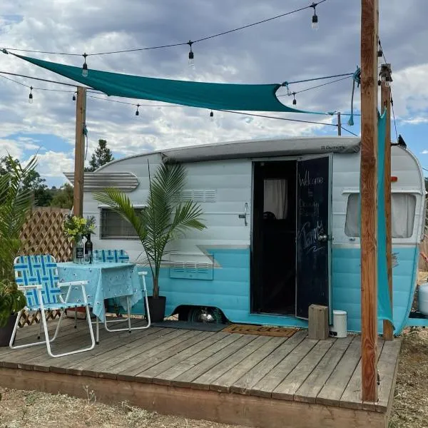 Tammy- Cozy Glamper Near Sequoia & Kings Canyon، فندق في Dunlap