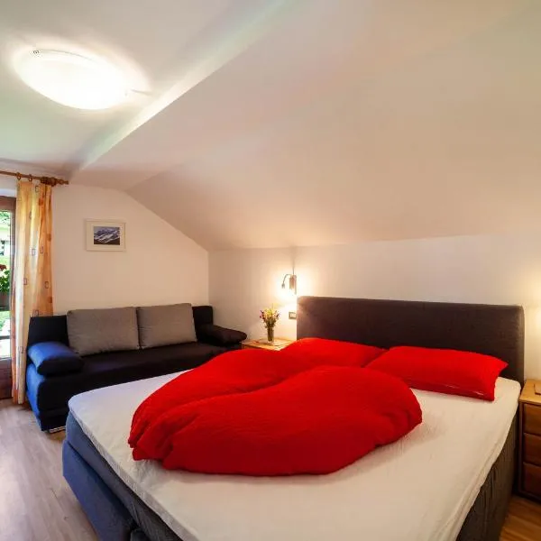 Rieglhof Apartment Kükennest, hotel in Curon Venosta