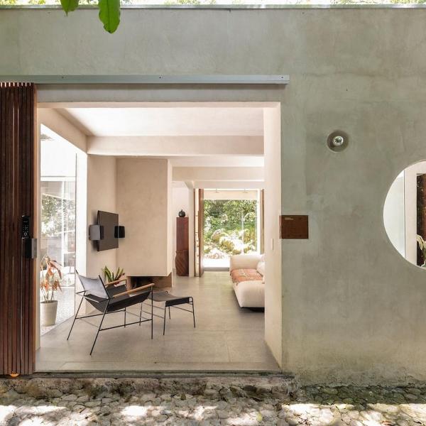 MIRA - Casa Pedra - design minimal na beira da cachoeira