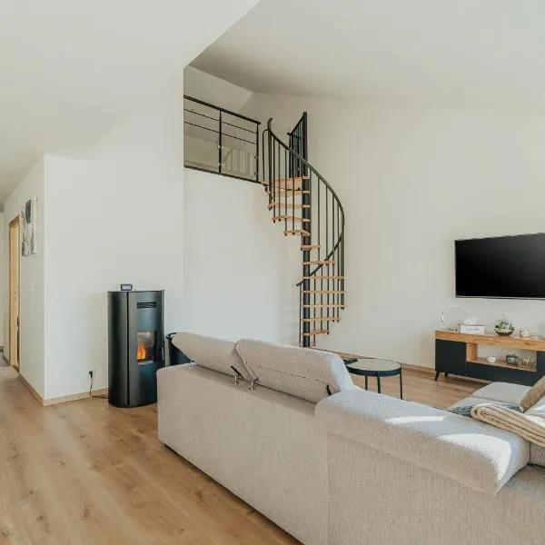 Maison avec jardin proche Dinan, hotel di Trévron