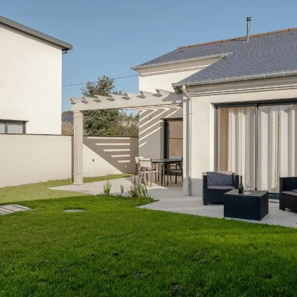 Maison avec jardin proche Dinan, hotel v destinácii Trévron