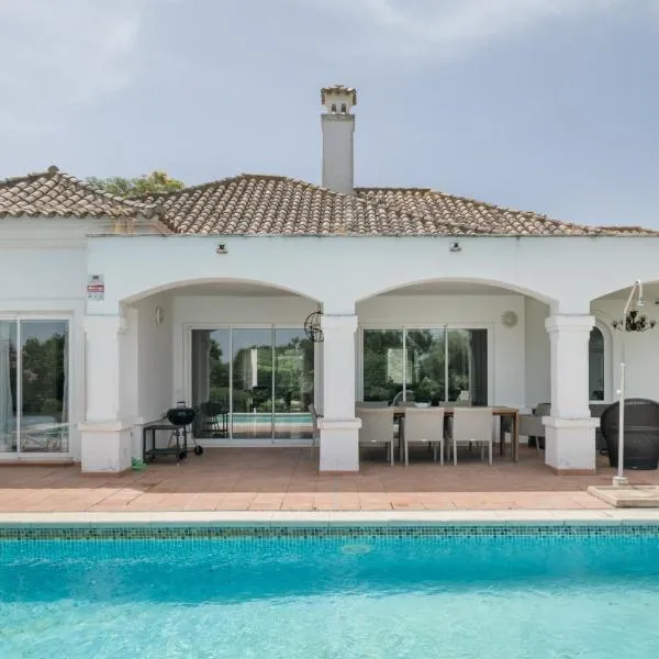 Luxury Villa Arcos Golf, hotelli kohteessa Arcos de la Frontera