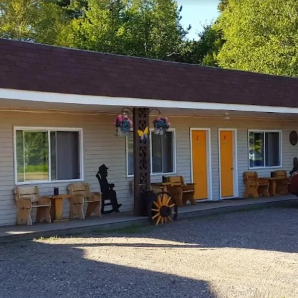 Chicken Shack Motel, hotel in Batchawana