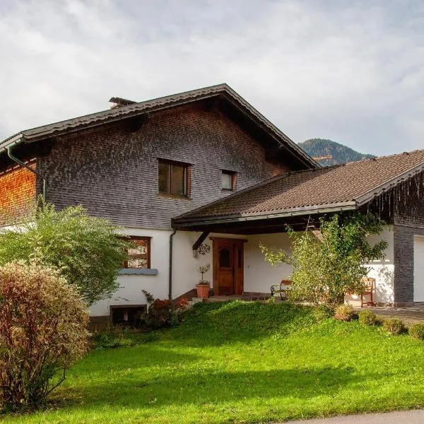 Ferienhaus Villa Kanisblick, hotelli kohteessa Bizau