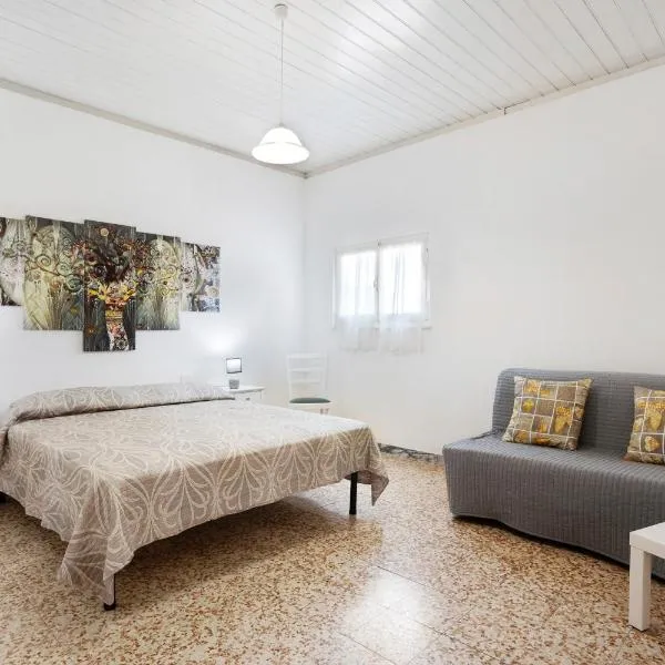 Casa Perla vicino al mare, hotell i Massa