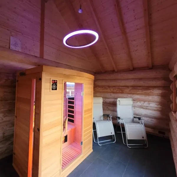 Carpe Diem Wellness Ferienwohnung, хотел в Illingen