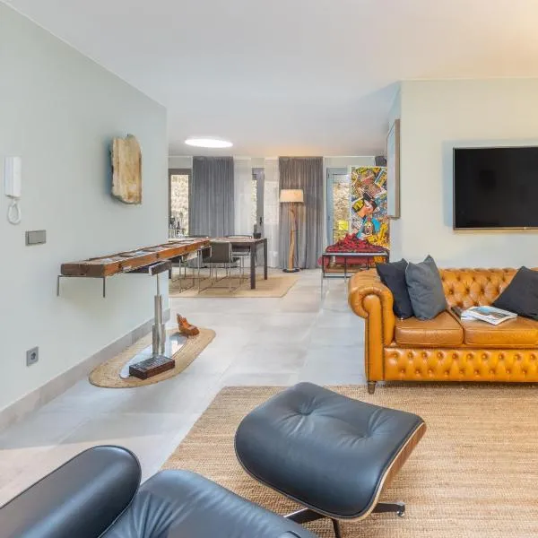 Kel Domènech Luxury Apartment, hotel sa Besalú