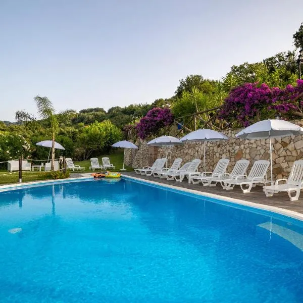 Arcaloro Resort Rooms, khách sạn ở SantʼAngelo di Brolo