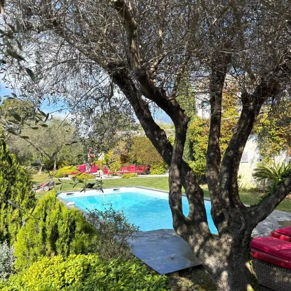 Mas de Provence en Riviera, hotel v mestu La Roquette-sur-Var