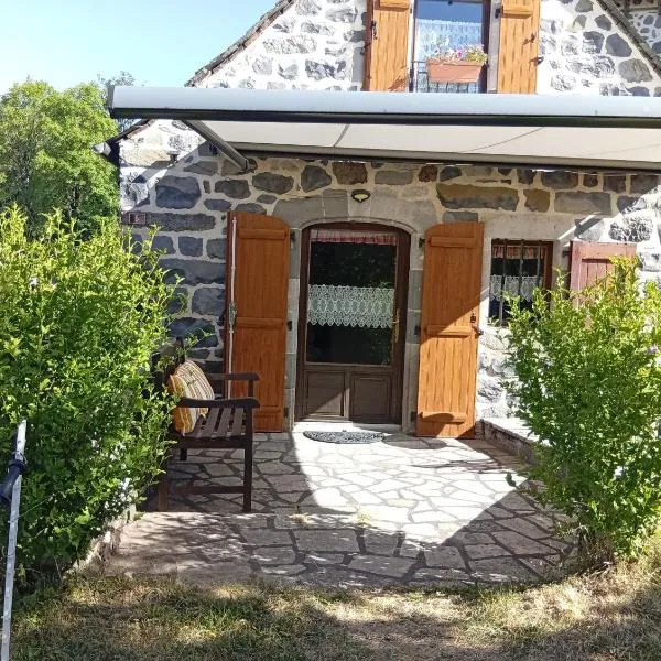 Tiny Cantalou โรงแรมในSaint-Martin-sous-Vigouroux