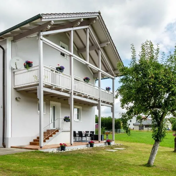 Ferienwohnungen Mayerhofer، فندق في Arnstorf