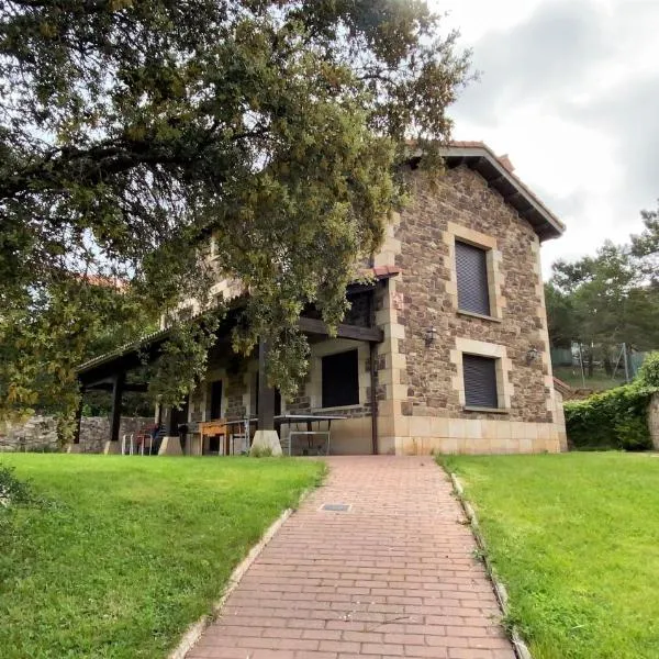 Casa Rural La Carrasquilla, hotel v mestu Golmayo