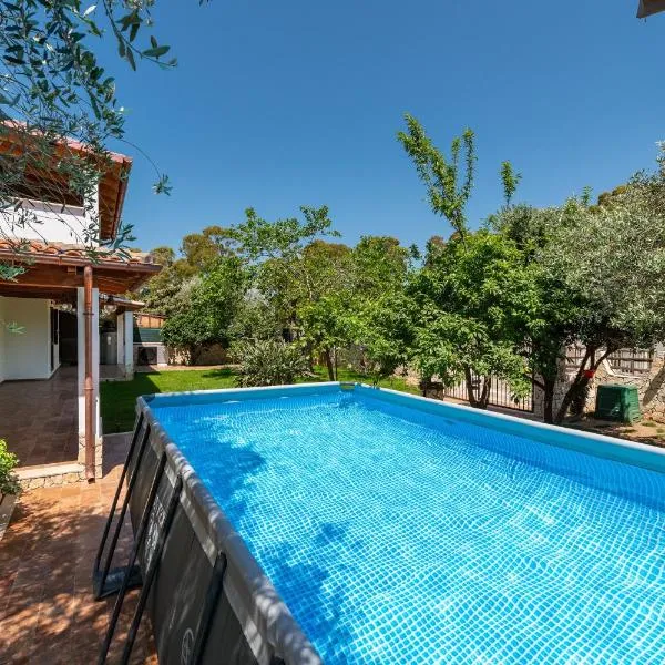 Villa Eleonora Residence App to 4, hotel u gradu Kapotera