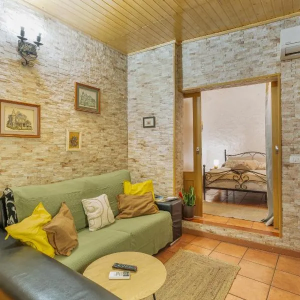Casa Rosi Cave House، فندق في أرتينارا