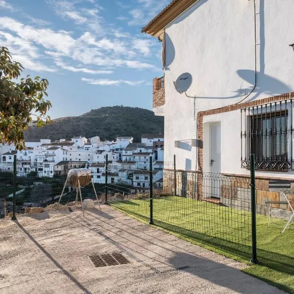 La azomadilla, hotel din Totalán