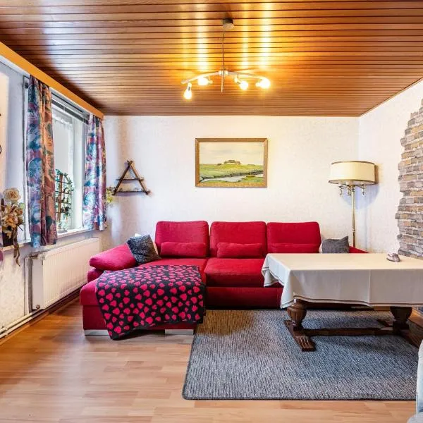 Altstadt Ferienhaus mit Terrasse โรงแรมในฮูซุม