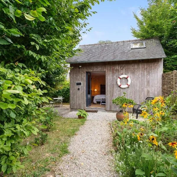 La Cabane dans les charmes, hótel í Pleudihen-sur-Rance