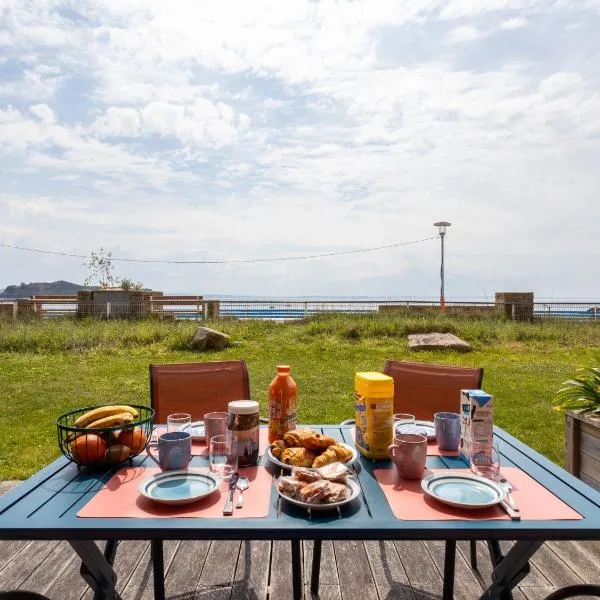 Pieds Dans L'eau Madame est Servie, Hotel in Trébeurden