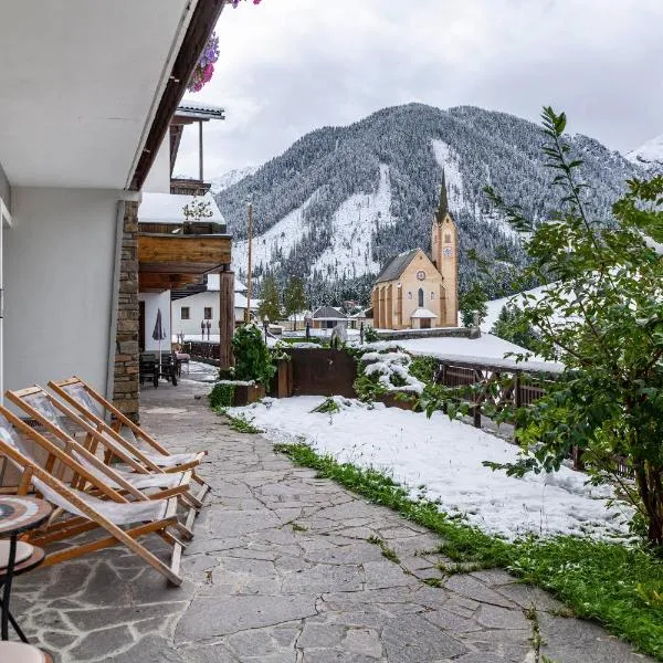 Hotel Sonnblick - Wohnung Klaus, hotel i Kartitsch