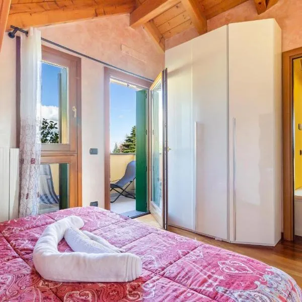 Lovely Orange House, hotel en Viggiù