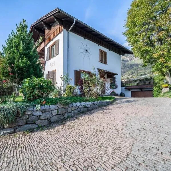 Adang Ferienwohnung Fernblick, ξενοδοχείο σε Tirolo