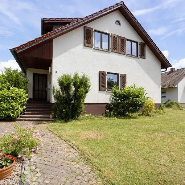 Ferienwohnung Sonnenbühl, hotelli kohteessa Aulendorf