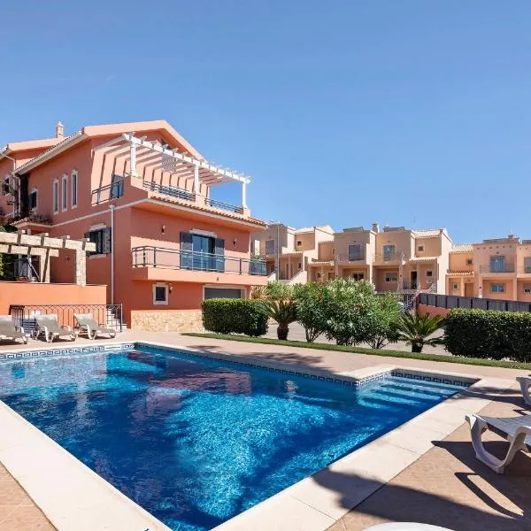 Villa Trindade โรงแรมในอัลบูเฟรา