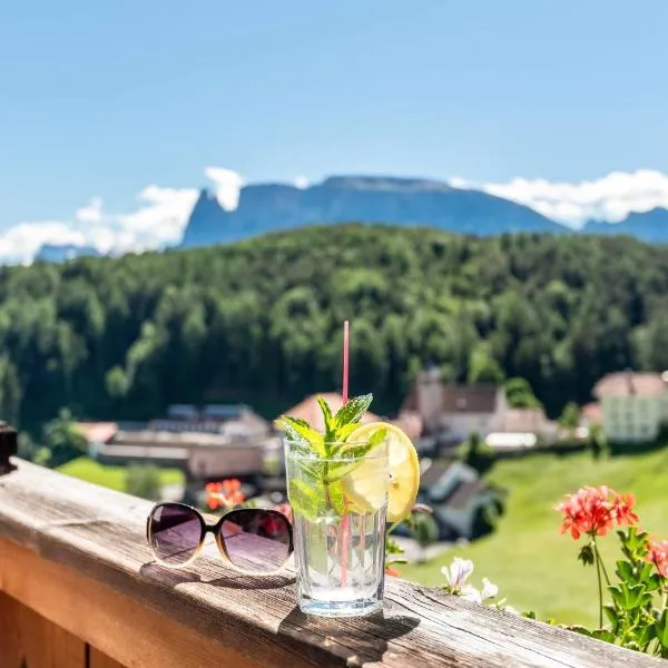 Sallrain Hof Apartment 2, Hotel in Klobenstein
