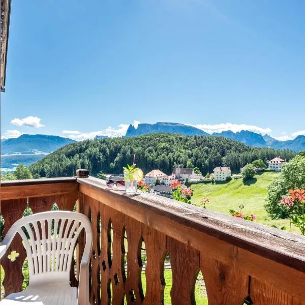 Sallrain Hof Apartment 2: Collalbo şehrinde bir otel