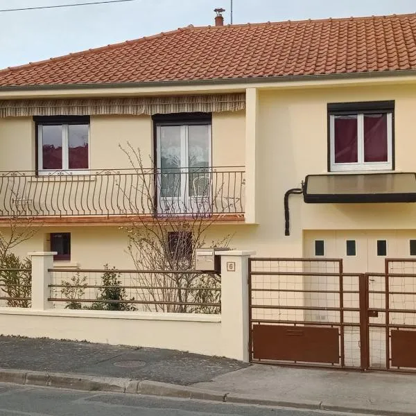 Maison entière Garage et parking, hotel in Montluçon