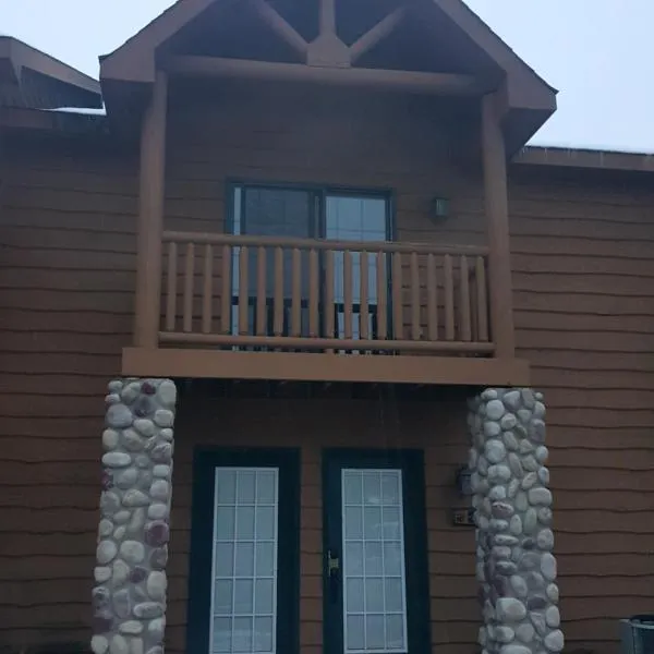 2BR Rustic Villa, hotel u gradu Utica