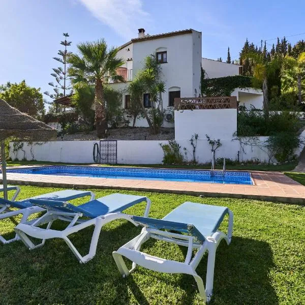 Group Villa 14 Pool Beach 10 minute、フリヒリアナのホテル