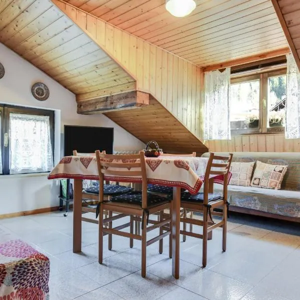 Mansarda tra le Dolomiti di Brenta, viešbutis mieste Bocenago