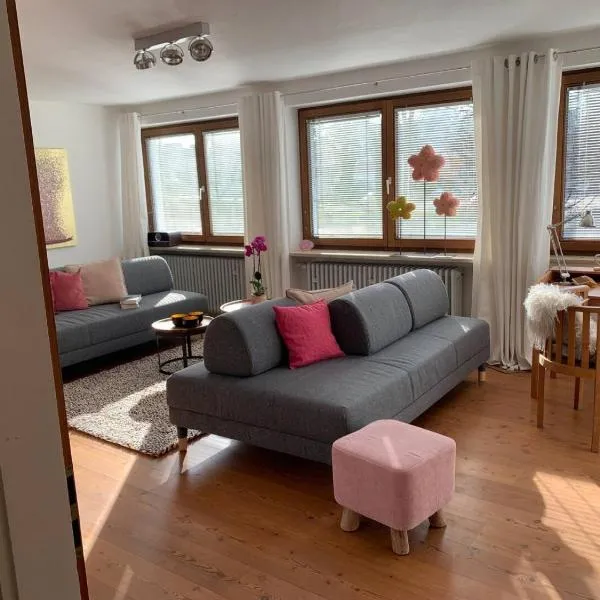 Helle und gemütliche Wohnung, מלון בקמפטן