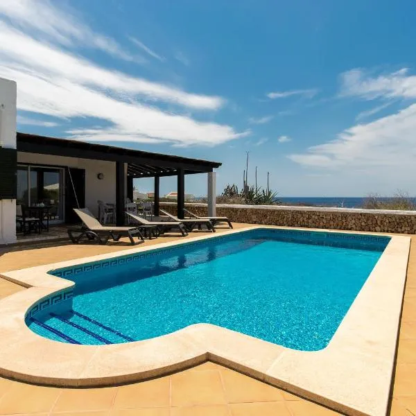 Pura Vida, hotel en Binibeca