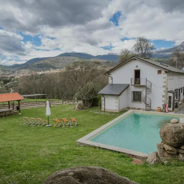 Finca El Aguilojo, hotel u gradu Mombeltrán