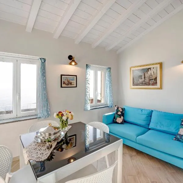 Old city apartment seaview, hotel u gradu Bordigera