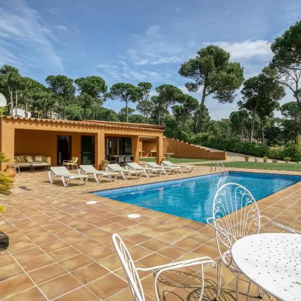 Casa con piscina, hotel din Begur