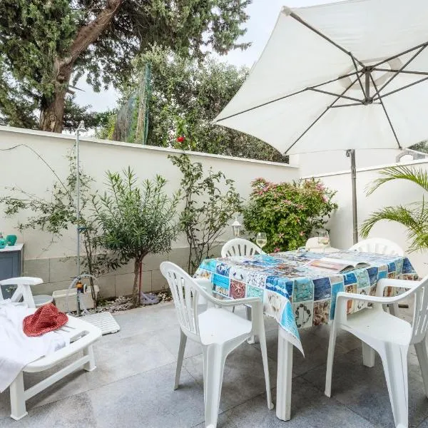 Calarossa tourist house di aleeanny, Hotel in Terrasini