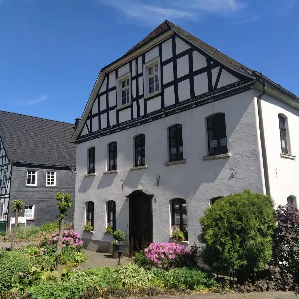 Ferienwohnung Sauerland Burgfenster, hotel in Lennestadt