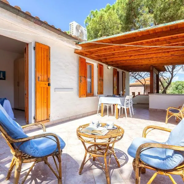 Casa con terrazza nella Pineta, hotel v destinaci Codaruina