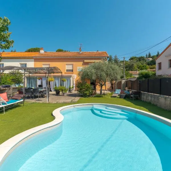 Les Cerisiers, hotel u gradu 'Apt'