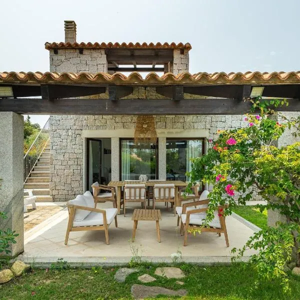 Villa Bouganville Cala Sinzias، فندق في كاستياداس