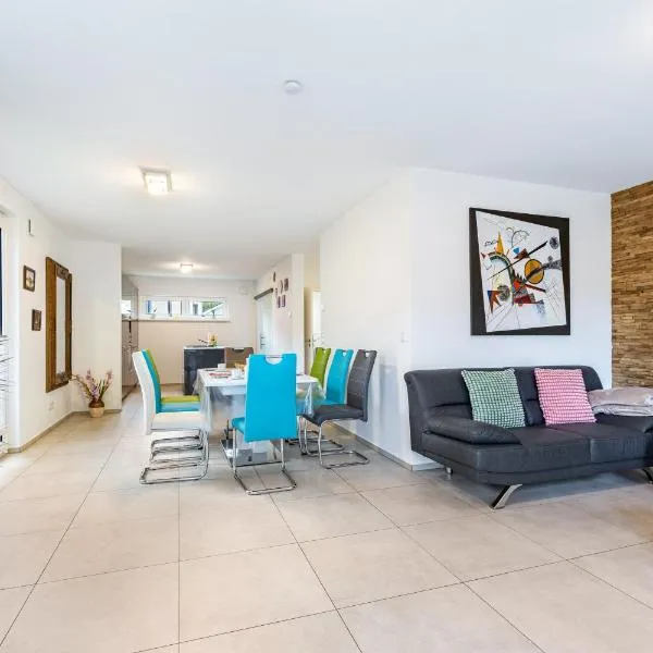 Haus mit 4 Schlafzimmern, ξενοδοχείο στο Ζόλινγκεν