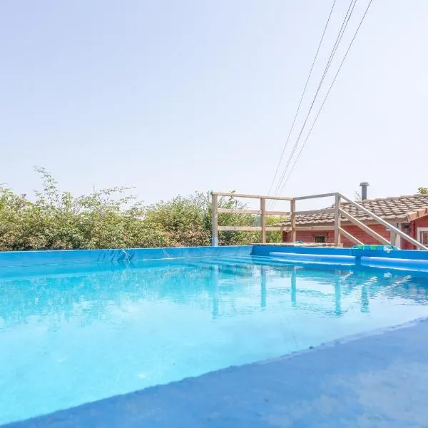 Peaceful Countryside Getaway, hotel a Parbayse