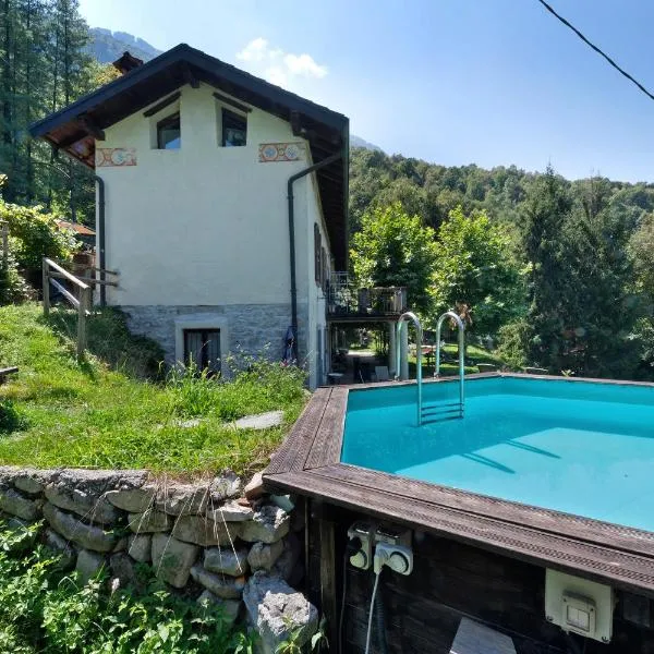 Casale La Selva Cottege grande, hotel in Piano Porlezza