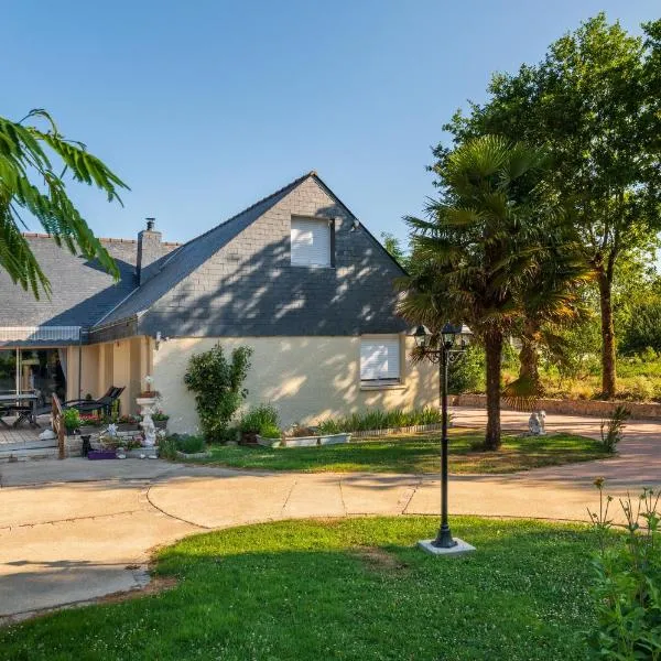 Lalyan Gîte les Coralines 3 étoiles, khách sạn ở Plumergat